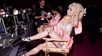 Los outfits de Lady Gaga en la pasarela de Victoria's Secret