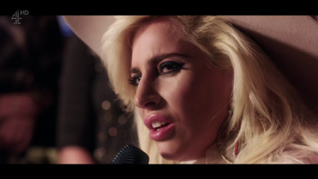 Lady Gaga canta Million Reasons en el programa 'Happy Hour' de Alan Carr
