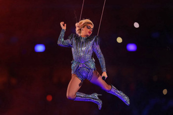 Los famosos felicitan a Lady Gaga por su performance en la Super Bowl 51