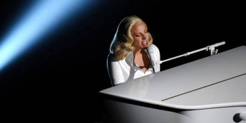 Lady Gaga emociona a la audiencia cantando Til It Happens To You en Los Oscar