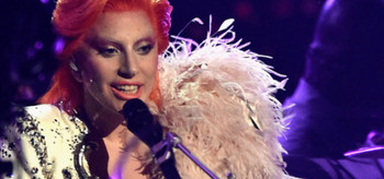 Buenas críticas para la performance de Lady Gaga en los Grammys 2016