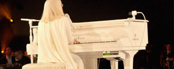 Lady Gaga actua en la gala de MusiCares "Person Of The Year 2014"