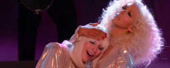 Lady Gaga y Christina Aguilera cantan Do What U Want en The Voice