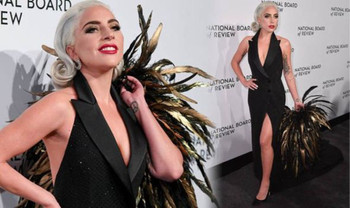 ¿Qué llevaba Lady Gaga en la mano en la gala de National Board of Review Awards?