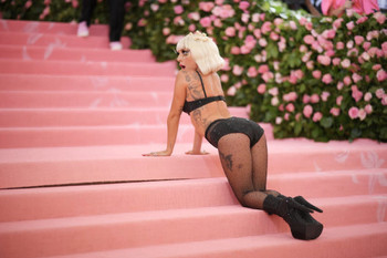 Lady Gaga en la alfombra roja de la Met Gala de 2019