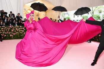 La entrada de Lady Gaga nombrada la mejor vestida en la Met Gala