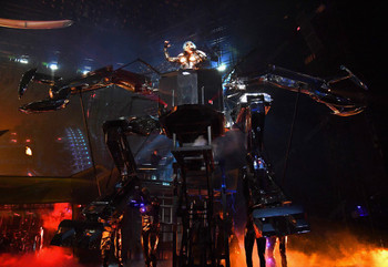 #SABIASQUE el robot de ENIGMA es en realidad una marioneta, y tiene un por qué